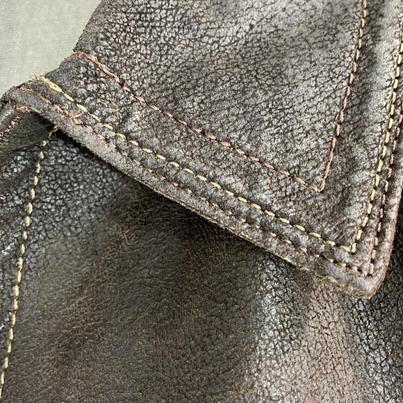 Danier brown women’s leather jacket size large.  Quilt lining - Picture 17 of 17